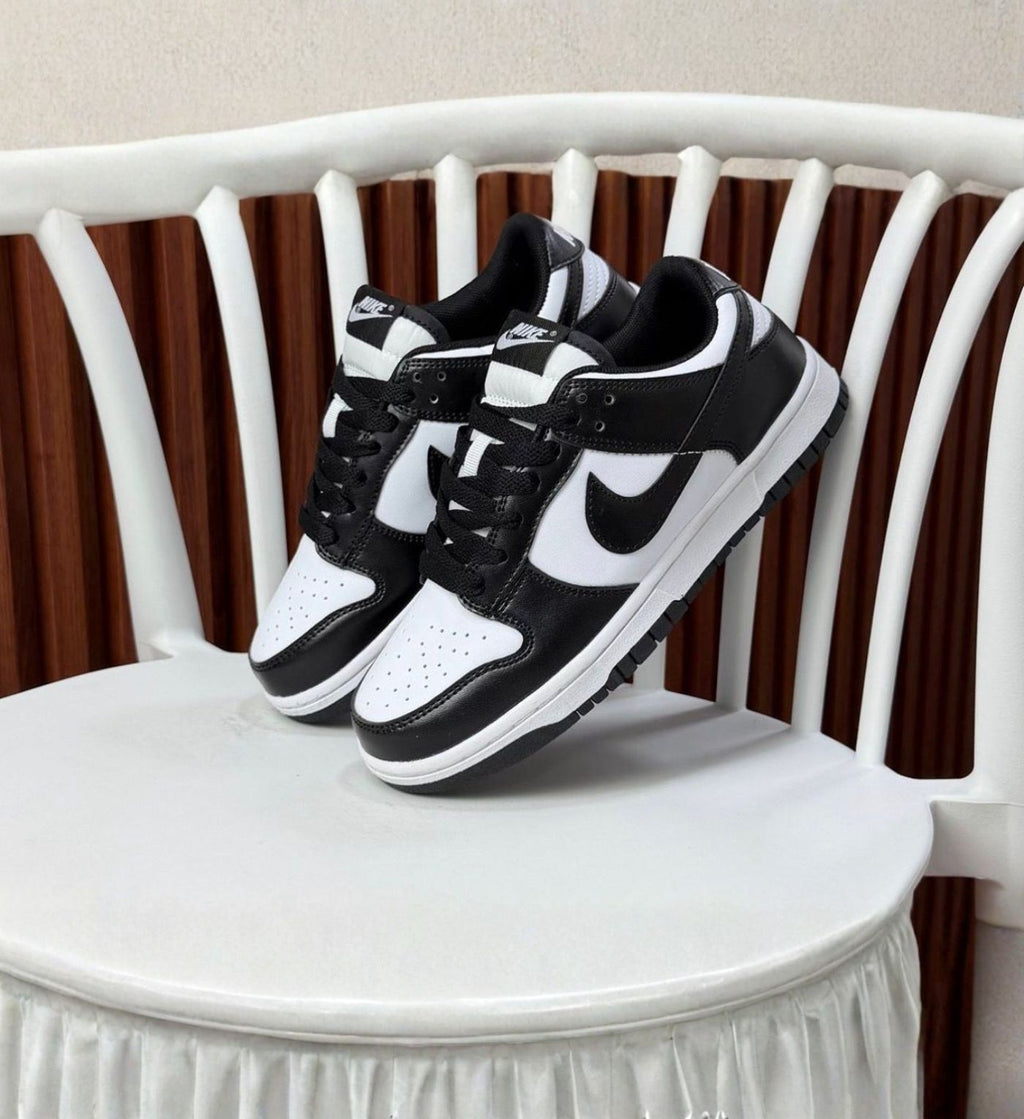 Nike Dunk Low "Panda